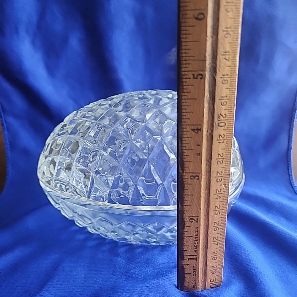 Vintage Diamond Cut Crystal Glass Egg Candy - Picture 6 of 6